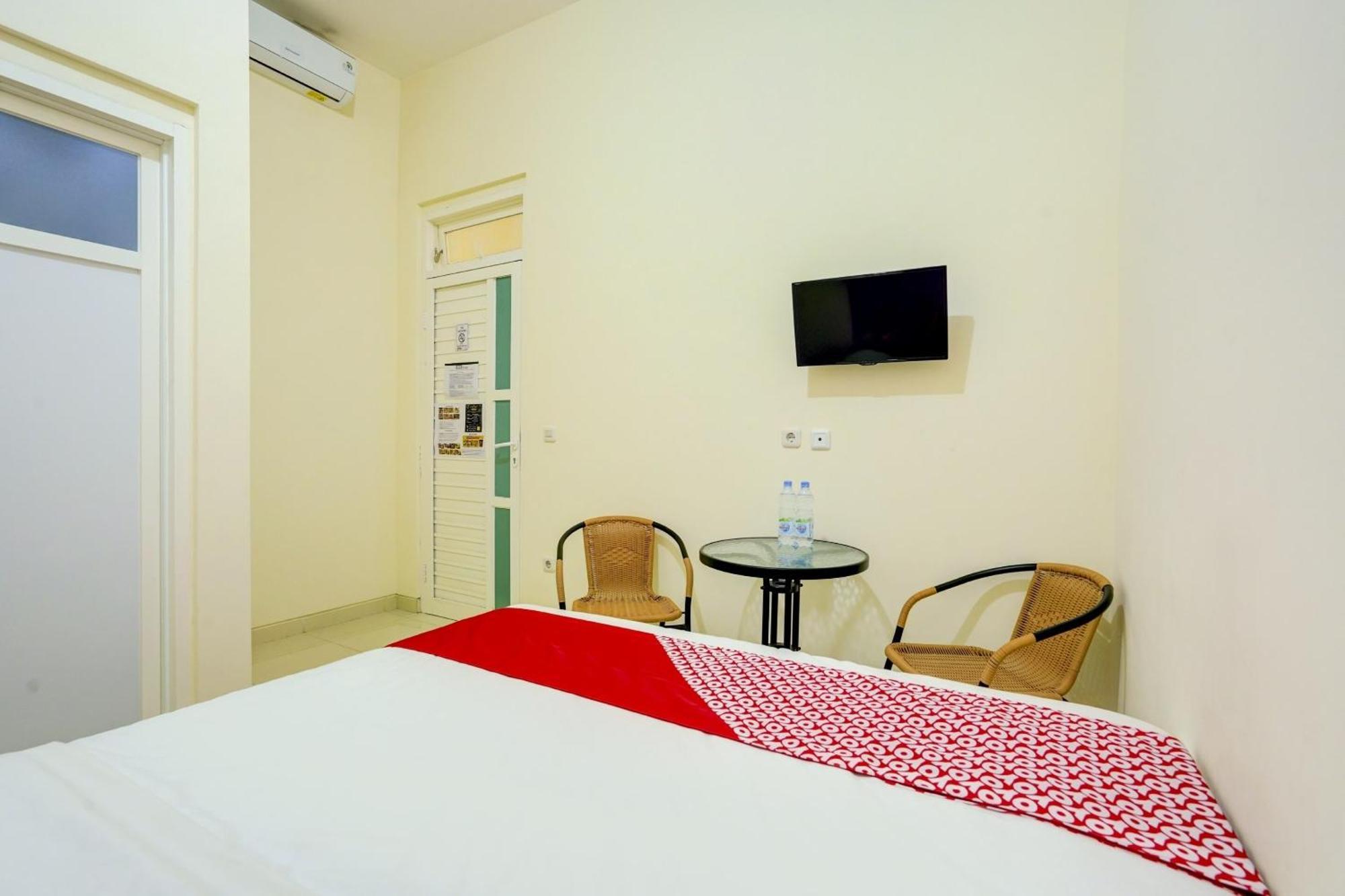 Oyo 90173 Innapp Tenggilis Family Residence Surabaya Exterior foto