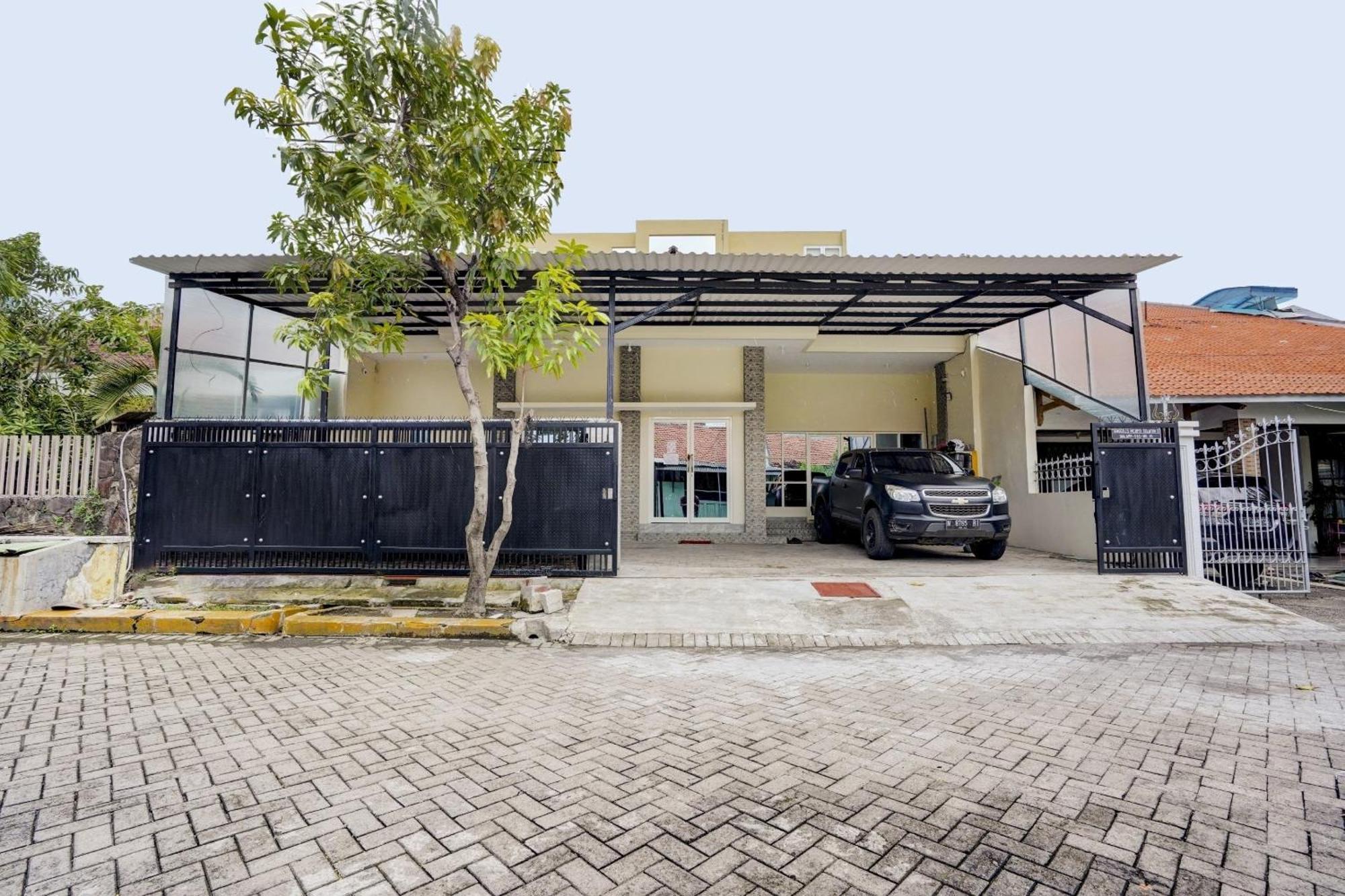 Oyo 90173 Innapp Tenggilis Family Residence Surabaya Exterior foto