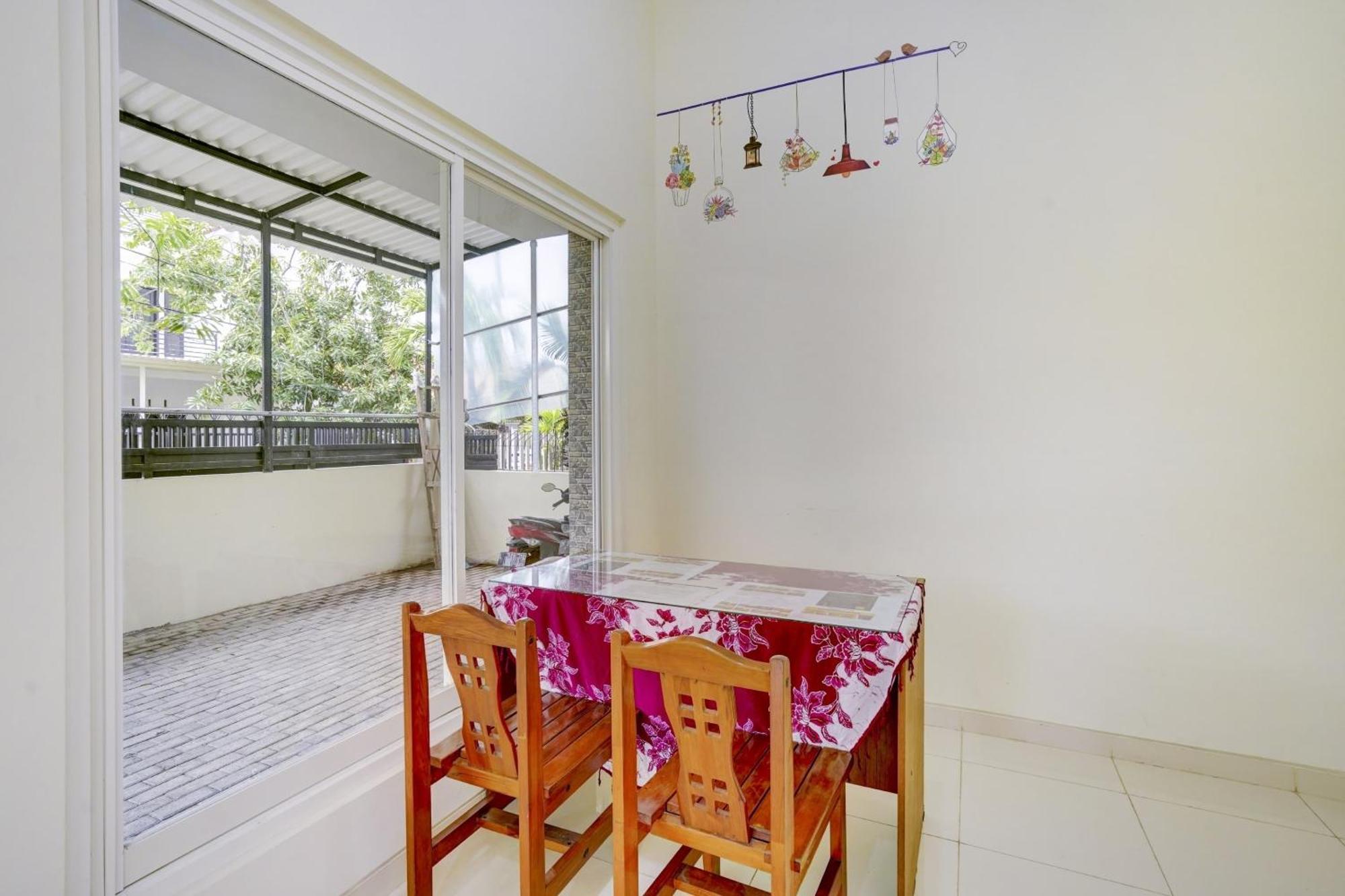 Oyo 90173 Innapp Tenggilis Family Residence Surabaya Exterior foto